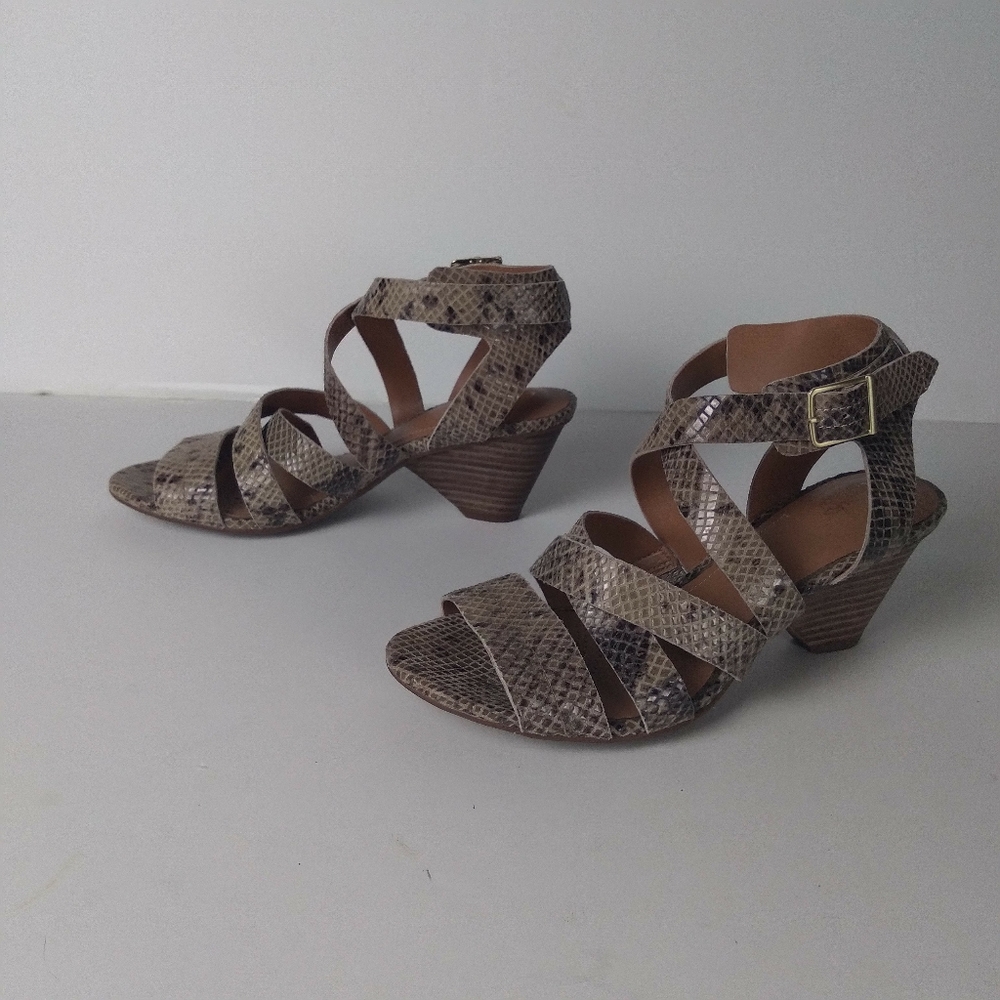 Clark's sandal Renee Estelle Python Sandal heels size 7.5 tan brown
